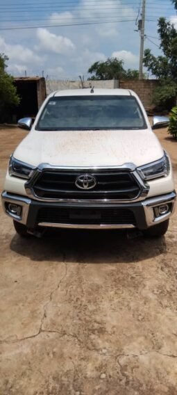 
Toyota Hilux full									
