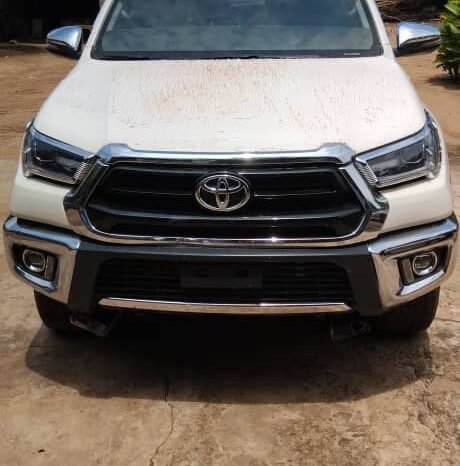 
Toyota Hilux full									