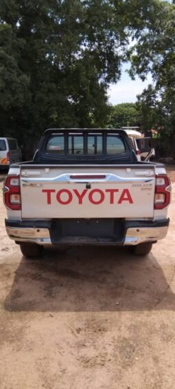
Toyota Hilux full									