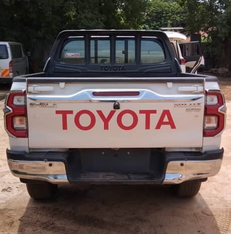 
Toyota Hilux full									
