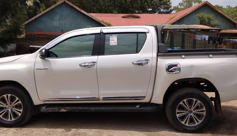 
Toyota Hilux full									