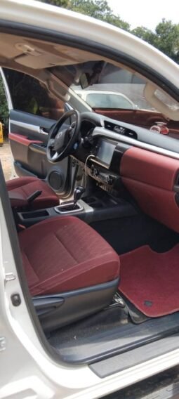 
Toyota Hilux full									
