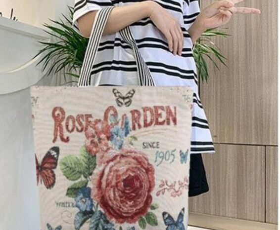
Fashionable tote bag – big enough for all your basic stuff, shopping, work full									